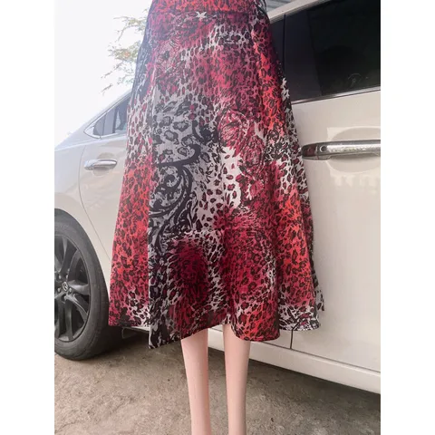 Chân váy hoạ tiết siêu đẹp Màu đỏ  Giá 150k Hàng có sẵn giao ngay Đủ size SML