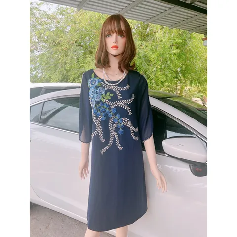 Đầm đính kết thêu hoa nổi Màu xanh đen Giá 290k Hàng có sẵn giao ngay