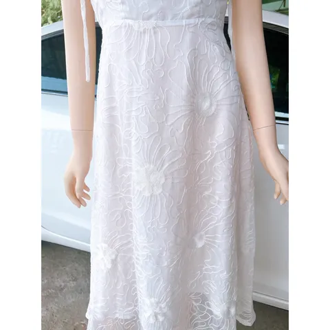 Đầm ren nổi siêu đẹp Hàng có sẵn giao ngay L Giá 290k Màu trắng
