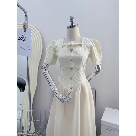 ĐẦM MIDI XỐP NÚT DÂY NGỰC PHỐI CHÂN TƠ Giá 290k Hàng có sẵn giao ngay Maù kem