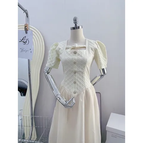 ĐẦM MIDI XỐP NÚT DÂY NGỰC PHỐI CHÂN TƠ Giá 290k Hàng có sẵn giao ngay Maù kem