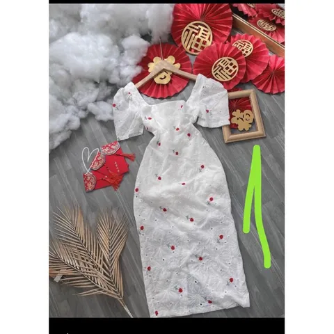 Đầm thêu hoa đỏ Giá 290k Hàng có sẵn giao ngay