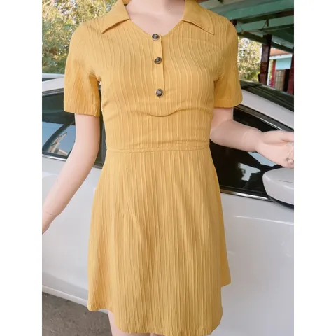 Đầm vàng vân nổi Giá 290k Hàng có sẵn giao ngay Dưới 55kg mặc đẹp