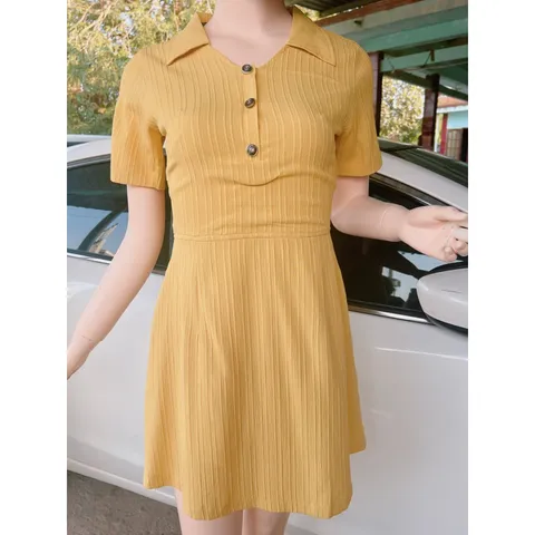 Đầm vàng vân nổi Giá 290k Hàng có sẵn giao ngay Dưới 55kg mặc đẹp
