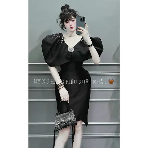 Đầm đính đá siêu đẹp Giá 320k Hàng có sẵn giao ngay M Có màu hồng và màu đen
