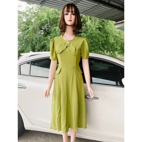 Đầm đính kết hoa phía sau co giãn dễ chịu , dễ mặc Giá 290k Hàng có săn giao ngay