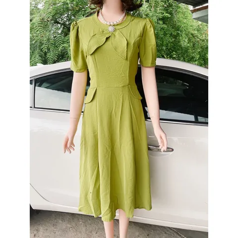 Đầm đính kết hoa phía sau co giãn dễ chịu , dễ mặc Giá 290k Hàng có săn giao ngay