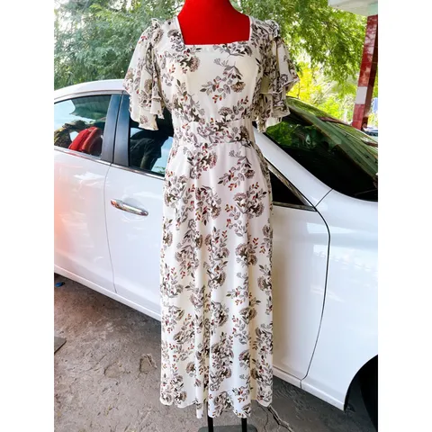 Đầm hoa phía sau bo chun co giãn dễ mặc Giá 290k Hàng có sẵn giao ngay Chất liệu lụa mango đẹp