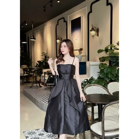 -❌Hàng có sẳn❌ -Ảnh thật shop chụp 100% -Đầm chất dày dặn,phồng xòe siêu đẹp👍 -giá 350k Màu đen
