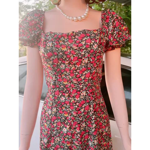 Đầm xòe hoa nhí form dài, cổ vuông  Giá 250k Hàng có sẵn giao ngay Dây kéo phía sau