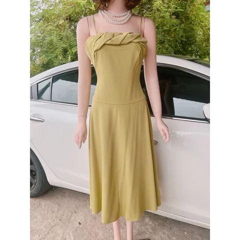Đầm 2 dây ngực cách điệu Giá 290k Hàng chính chủ ND Hàng có sẵn giao ngay M