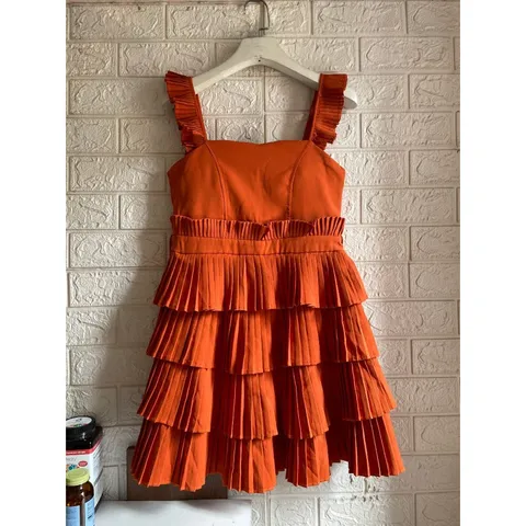 Đầm dây tầng dập ly, có mút ngực * Màu sắc: Cam Giá 250k Hàng có sẵn giao ngay SM