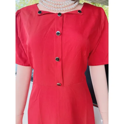 Đầm trơn màu đỏ đô Giá 320k Hàng có sẵn giao ngay 3XL Có size tới 80kg Có 2 túi 2 bên