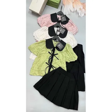 Set áo + chân váy như hình Giá 290k/ set gồm áo và chân váy Hàng có sẵn giao ngay