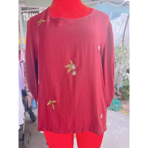 Áo thêu hoa vải linen cao cấp Giá 190k Hàng có sẵn giao ngay  Màu đỏ đô