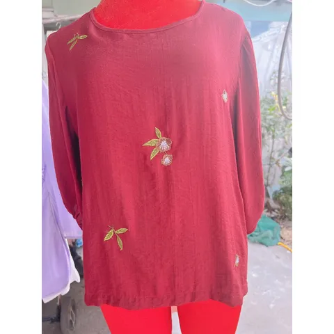 Áo thêu hoa vải linen cao cấp Giá 190k Hàng có sẵn giao ngay  Màu đỏ đô