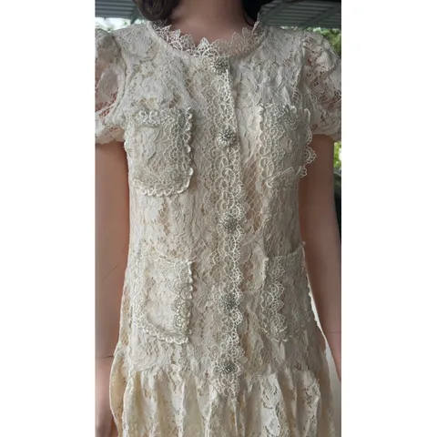 Đầm ren maù kem  Chính chủ NH Giá 290k Hàng có sẵn giao ngay 2S