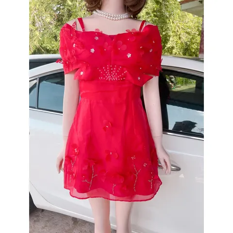 Đầm đỏ đính kết siêu đẹp, trễ vai hoặc lên vai đều đẹp Giá 390k Hàng có sẵn giao ngay SM Có sẵn mút ngực và lót quần