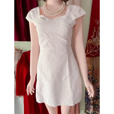 Đầm trắng hoa nổi Hàng có sẵn giao ngay  Size S Giá 290k