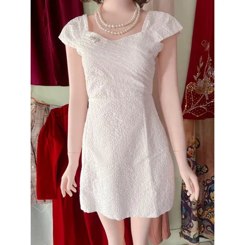 Đầm trắng hoa nổi Hàng có sẵn giao ngay  Size S Giá 290k