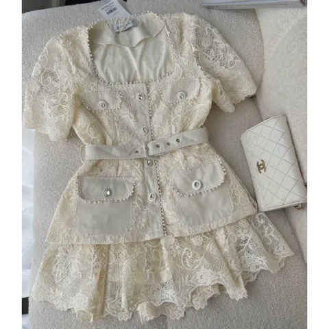 Set ren chân váy ren nổi siêu đẹp Một thiết kế mang đến sự dịu dàng, kiêu sa dành cho các cô nàng với dáng váy được