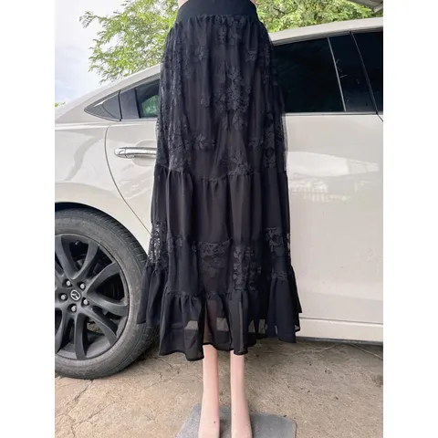 Chân Váy dáng dài Phối Ren Hàng có sẵn giao ngay  Đủ size tới 90kg Có màu đen và màu đỏ phối đen Giá 190k