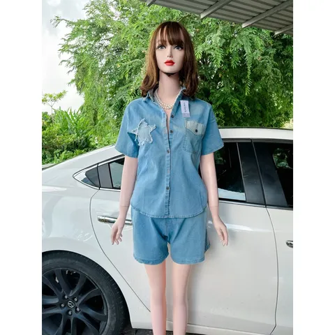 Set Jean gồm áo và quần Quần có sẵn 2 túi Hàng có sẵn giao ngay  Giá 290k/ cả set Có co giãn dễ mặc  Dưới 70kg mặc đẹp