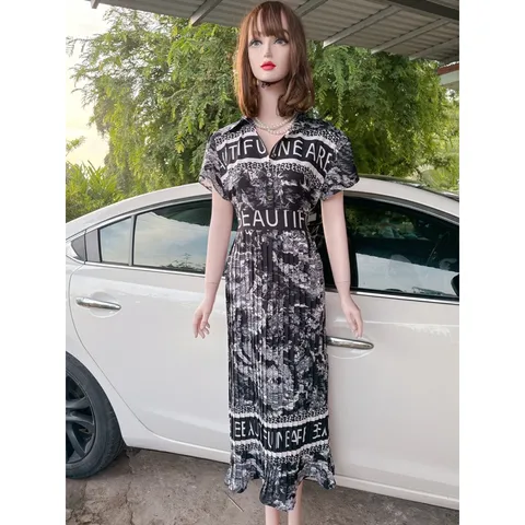 Đầm lụa họa tiết sang chảnh,dáng dài thiết kế Hàng có sẵn giao ngay  Giá 320k Đủ size tới 80kg Dây kéo sau lưng