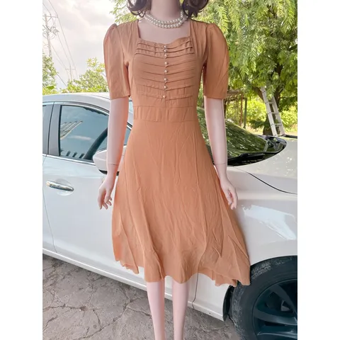 ĐẦM XẾP LY NÚT NGỌC  Hàng có sẵn giao ngay  Giá 290k Đủ size tới 70kg Màu nâu tây Chất liệu chifffon đúp lót 2 lớp