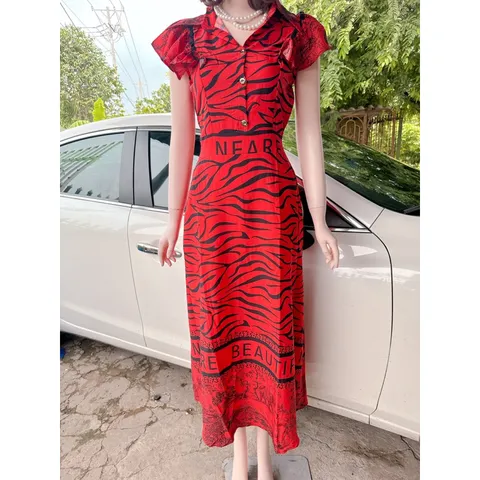 Đầm họa tiết sang trọng Hàng có sẵn giao ngay  Eo vừa bo chun co giãn vừa dây kéo, có dây buộc eo theo dáng người