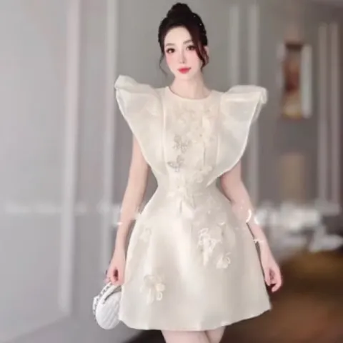 Đầm  trắng dáng xòe cổ tròn tay bèo dự tiệc  Hàng có sẵn giao ngay S Màu kem Chất liệu tapta xịn đẹp, có sẵn lót quần