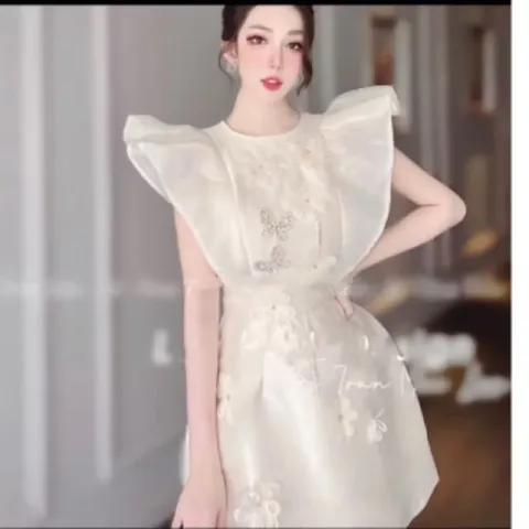 Đầm  trắng dáng xòe cổ tròn tay bèo dự tiệc  Hàng có sẵn giao ngay S Màu kem Chất liệu tapta xịn đẹp, có sẵn lót quần