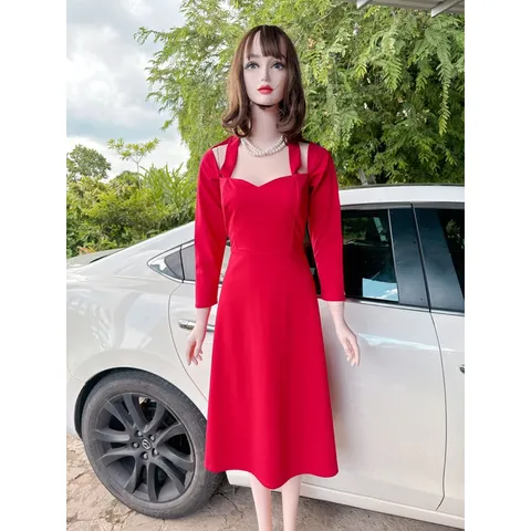 Đầm đỏ cổ cách điệu siêu đẹp  Hàng có sẵn giao ngay L Giá 290k Đủ size SML Chất liệu umi Anh cao cấp , có co giãn