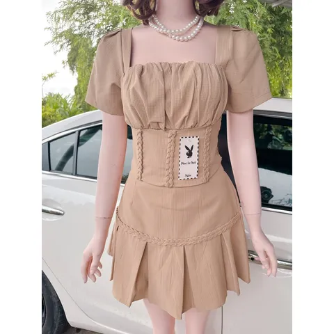 Set áo + chân váy có sẵn lót quần  Hàng có sẵn giao ngay  Giá 320k/ cả set Màu nâu Tây Áo phía sau có bo chun co giãn