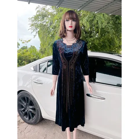 Đầm nhung tuyết cổ U ép đá thời trang trung niên cao cấp Giá 390k Hàng có sẵn giao ngay Có màu xanh lá + xanh đậm
