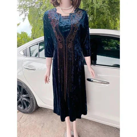 Đầm nhung tuyết cổ U ép đá thời trang trung niên cao cấp Giá 390k Hàng có sẵn giao ngay Có màu xanh lá + xanh đậm