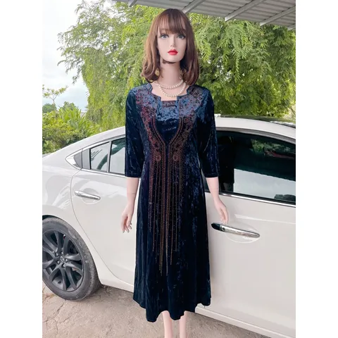 Đầm nhung tuyết cổ U ép đá thời trang trung niên cao cấp Giá 390k Hàng có sẵn giao ngay Có màu xanh lá + xanh đậm