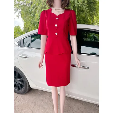 Đầm công sở siêu đẹp phối nút Hàng có sẵn giao ngay  Giá 290k Chất liệu umi Mỹ cao cấp, co giãn dễ mặc  Màu đỏ