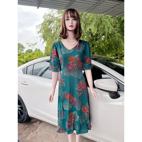 Đầm họa tiết  bigsize dáng dài qua gối sang trọng vải mango in 3D cao cấp có lót Size  45kg-80kg Hàng có sẵn giao ngay