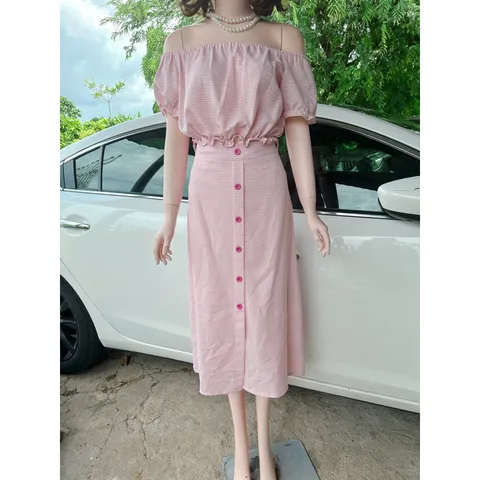 Set áo trễ vai +  mix chân váy, có thể mặc lên vai hoặc trễ vai đều đẹp Hàng có sẵn giao ngay Giá 250k/ cả set Size SM