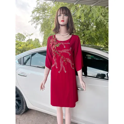Đầm đính kết thêu hoa nổi Màu xanh đen + đỏ đô Giá 290k Hàng có sẵn giao ngay chuyên hàng thiết kế
