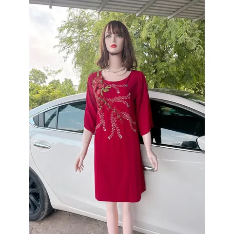 Đầm đính kết thêu hoa nổi Màu xanh đen + đỏ đô Giá 290k Hàng có sẵn giao ngay chuyên hàng thiết kế