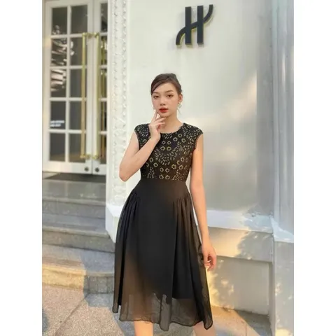 HÀNG THIẾT KẾ - ĐẦM XÒE REN ÁNH KIM PHỐI VÁY VOAN CAO CẤP  CÓ màu đen MXL và đỏ L Form to Hàng có sẵn giao ngay Giá 299k