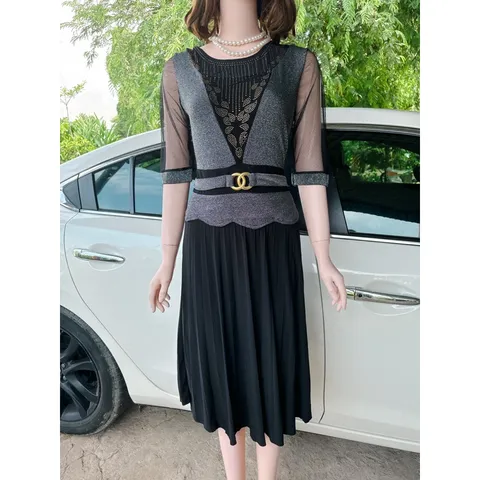 đầm trung niên cao cấp .chất vải solen mền mịn. co giản nhẹ..form  dài. có lót trong. sang trọng Giá 290k Hàng có sẵn