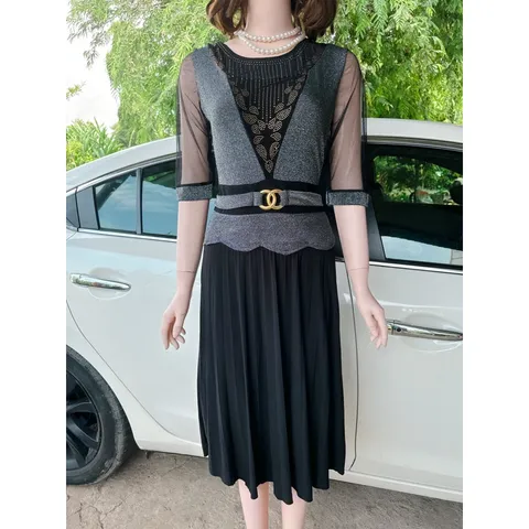 đầm trung niên cao cấp .chất vải solen mền mịn. co giản nhẹ..form  dài. có lót trong. sang trọng Giá 290k Hàng có sẵn