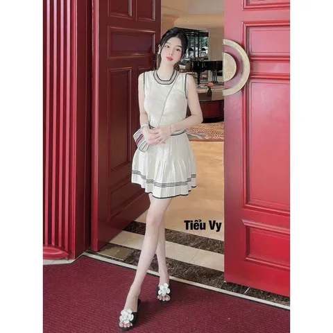 Set len gồm áo + chân váy len Giá 290k/ set Màu be Hàng có sẵn giao ngay chuyên hàng đẹp