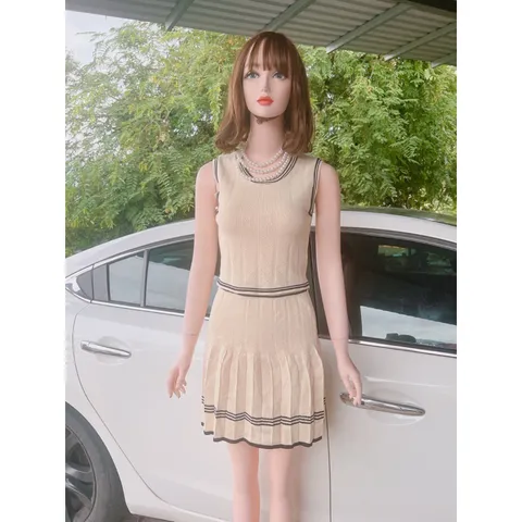Set len gồm áo + chân váy len Giá 290k/ set Màu be Hàng có sẵn giao ngay chuyên hàng đẹp