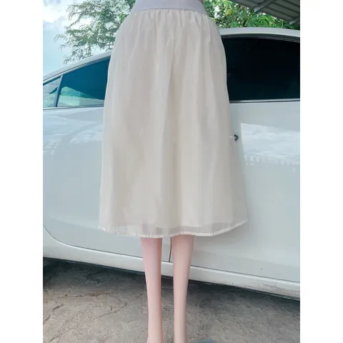 Chân váy màu nude siêu đẹp Giá 190k Đúp lót 2 lớp HÀng có sẵn giao ngay Phía eo sau có bo chun co giãn dễ mặc