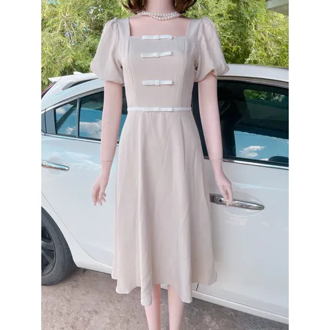 Váy dáng chữ A cổ hình vuông chiết eo cột nơ Giá 290k, người ta đang bán gần 4xx Size S Hàng có sẵn giao ngay