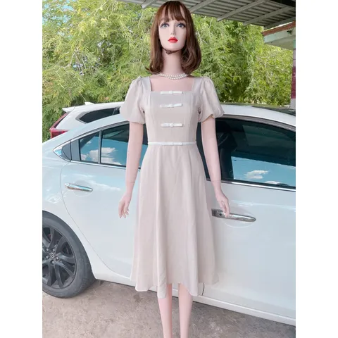 Váy dáng chữ A cổ hình vuông chiết eo cột nơ Giá 290k, người ta đang bán gần 4xx Size S Hàng có sẵn giao ngay
